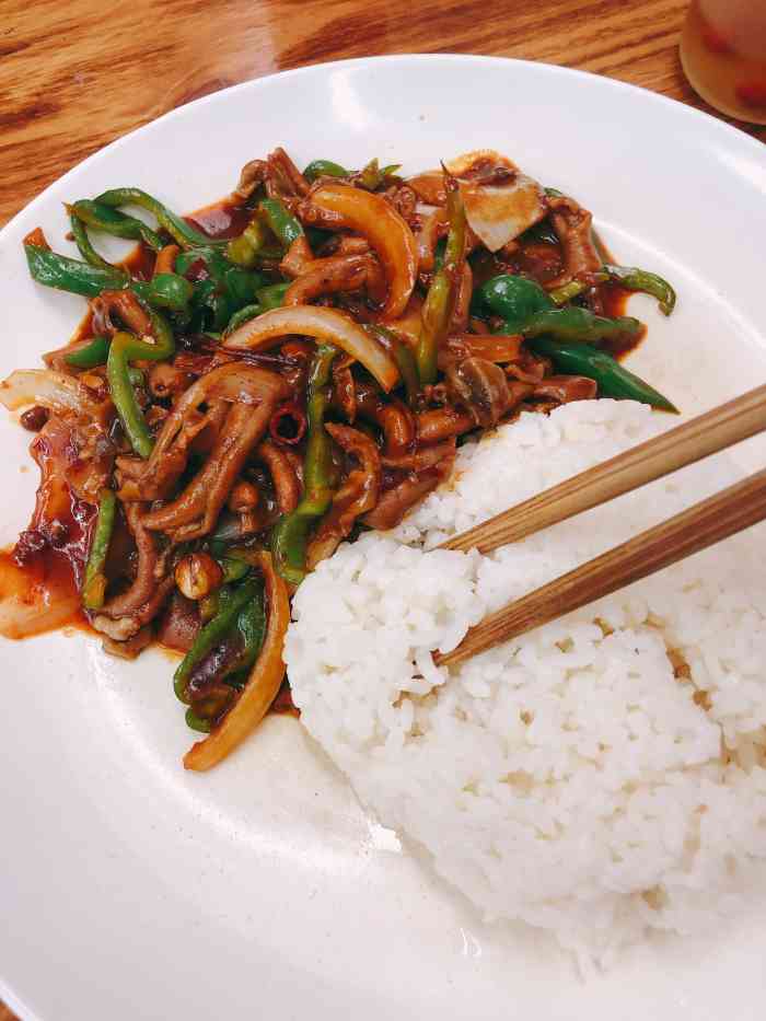 打分 还是吃不了鸡杂饭,鸡胗加鸡肠子…  生意很好,炒菜不错,饭有点凉