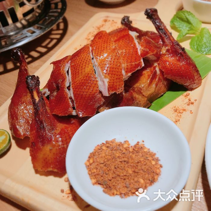 茶马颐苑云南时尚料理(上海广场店)宜良脆皮乳鸭图片 第6张