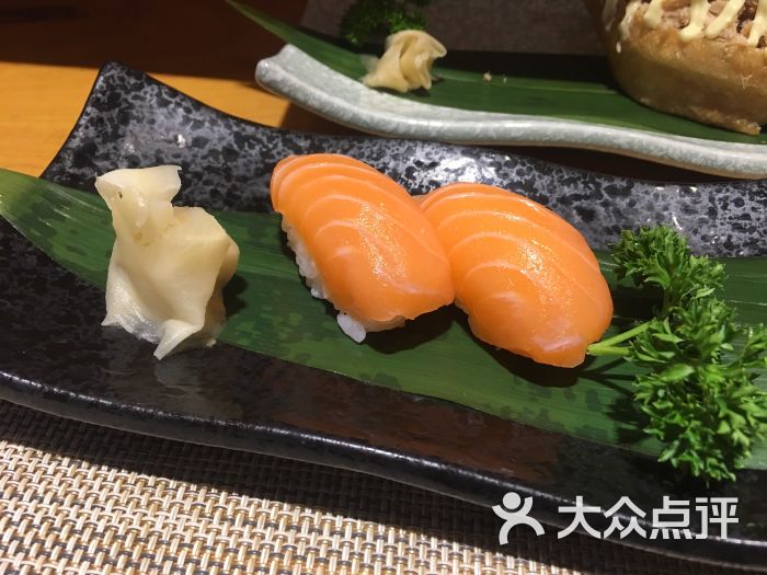 三文鱼手握寿司