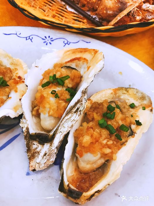 晚上在长隆玩,在里面吃了饭了,出来又想吃.-大