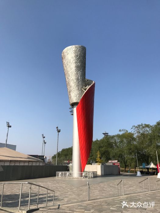 北京奥林匹克公园景点:奥运火炬图片
