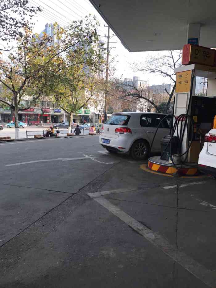 和顺石油兴政加油站(曙光中路)-"很喜欢来这里加油,比那中石化好多啦!
