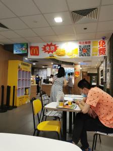 麦当劳(和平大悦城店"早上送孩子考试,只做了孩子的早餐自己还饿.