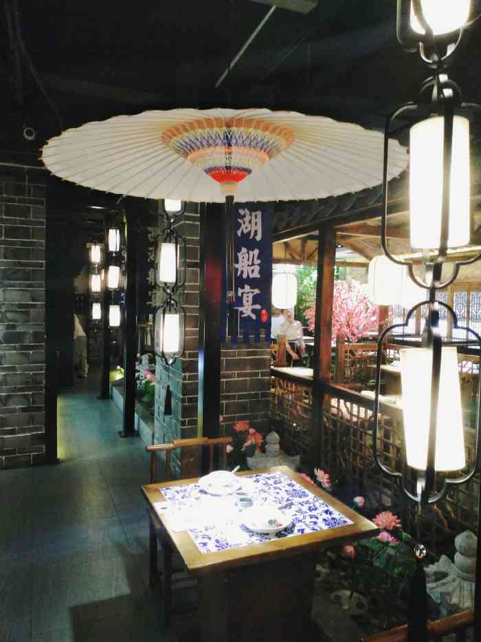 堂小宴·西湖船宴(百盛西南商都店"南宁有两家堂小宴,比较出名的