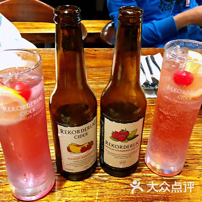 1886汽车主题德国餐厅果味啤酒图片-北京西餐-大众