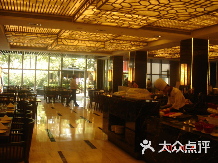 新锦江大酒店赛美蓉自助餐厅的点评