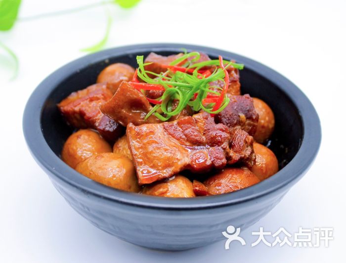 红烧肉炖鸽子蛋