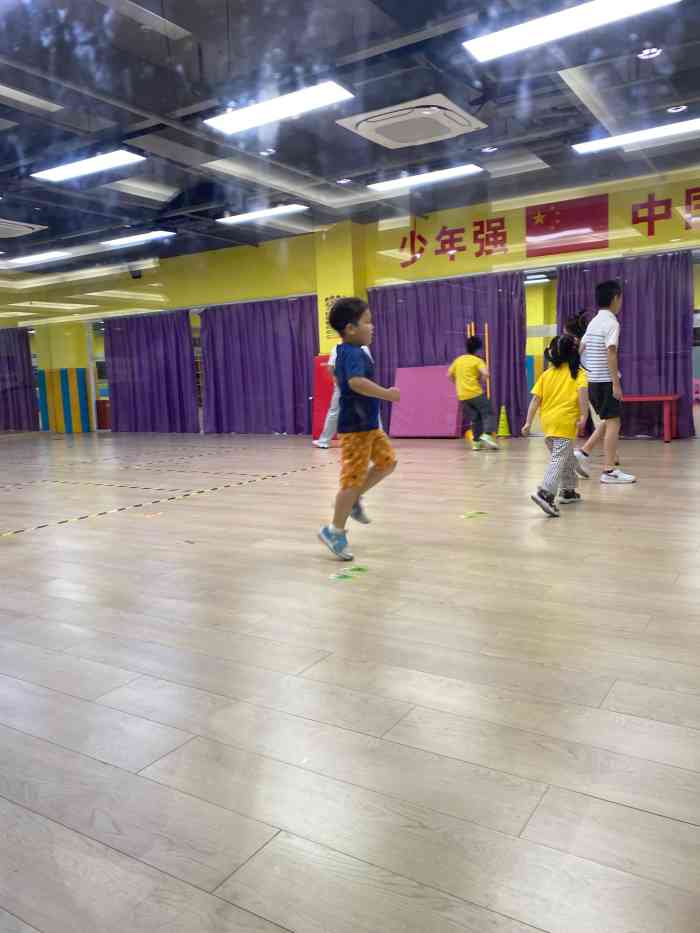 跃动运动馆(静安校区)-"教室满宽敞明亮,老师教双飞娃很喜欢,80.