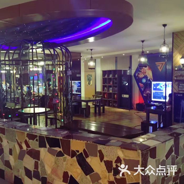 白夜网咖(学院路店)的点评
