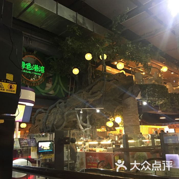 兴隆大奥莱美食广场