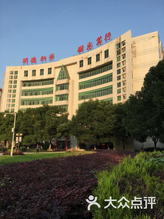 武汉轻工大学(常青花园东校区)-南门图片 - 第2张