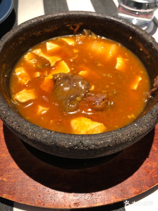 韩式石锅牛肉泡菜炖豆腐