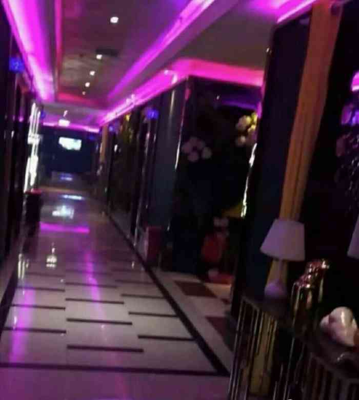 天上人间会所-"只能说是一般般,停车也不太方便."