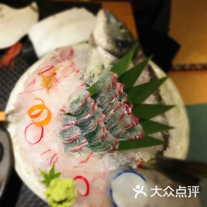 彩真-活鱼寿司生蚝(静安店)活黑鲷鱼刺身拼盘图片 - 第8张