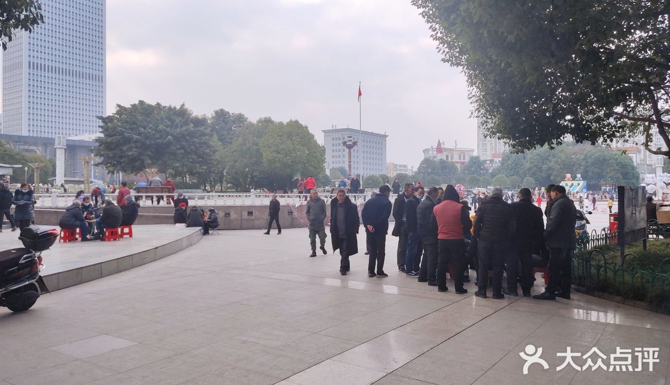 利州广场,广元的地标性建筑之一