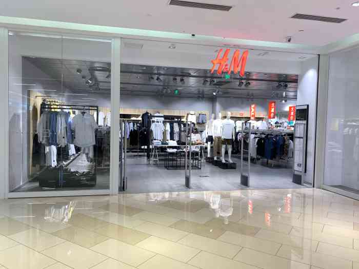 h&m(龙湖大兴天街店)-"这里人不多,感觉比荟聚的.hm大