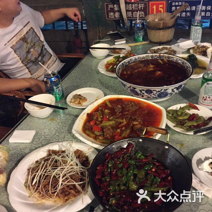 岷江印象河鲜夜啤馆的点评