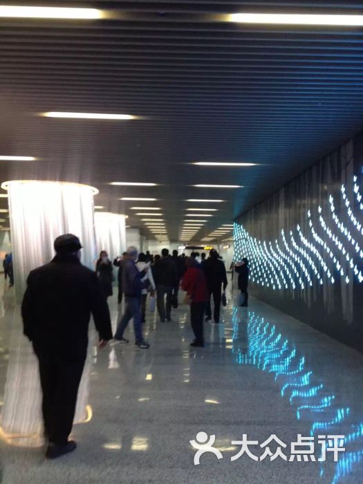 汉中路地铁站图片