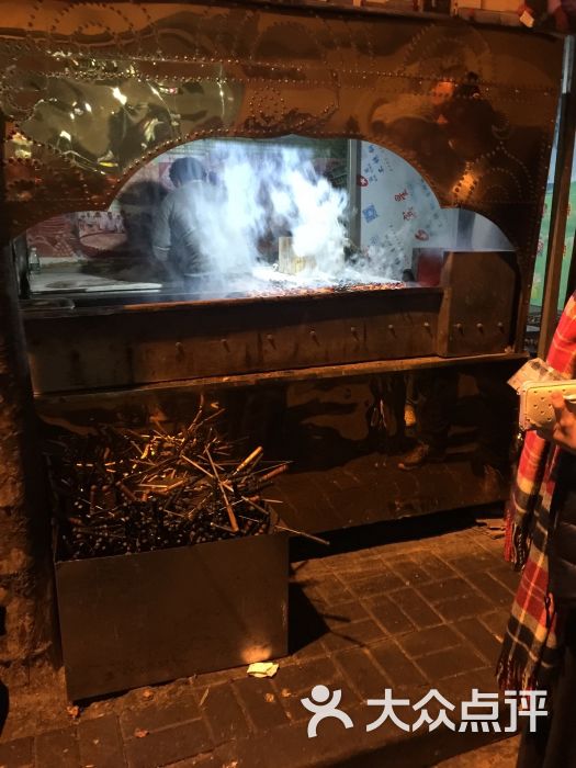 曹杨路3.4号地铁站羊肉串摊-图片