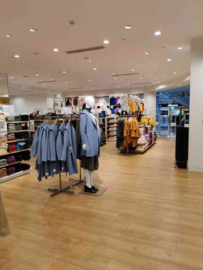 优衣库(北京龙湖房山天街店)-"在良乡北关附近的龙湖天街优衣库占两层