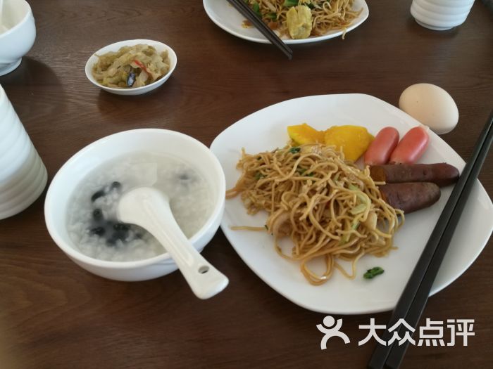 格林东方酒店:办理入住后,房间看上去还满宽敞