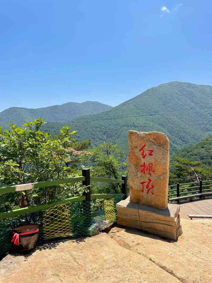 雨中的枫林谷风景如画,空气清新,非常适合游玩.