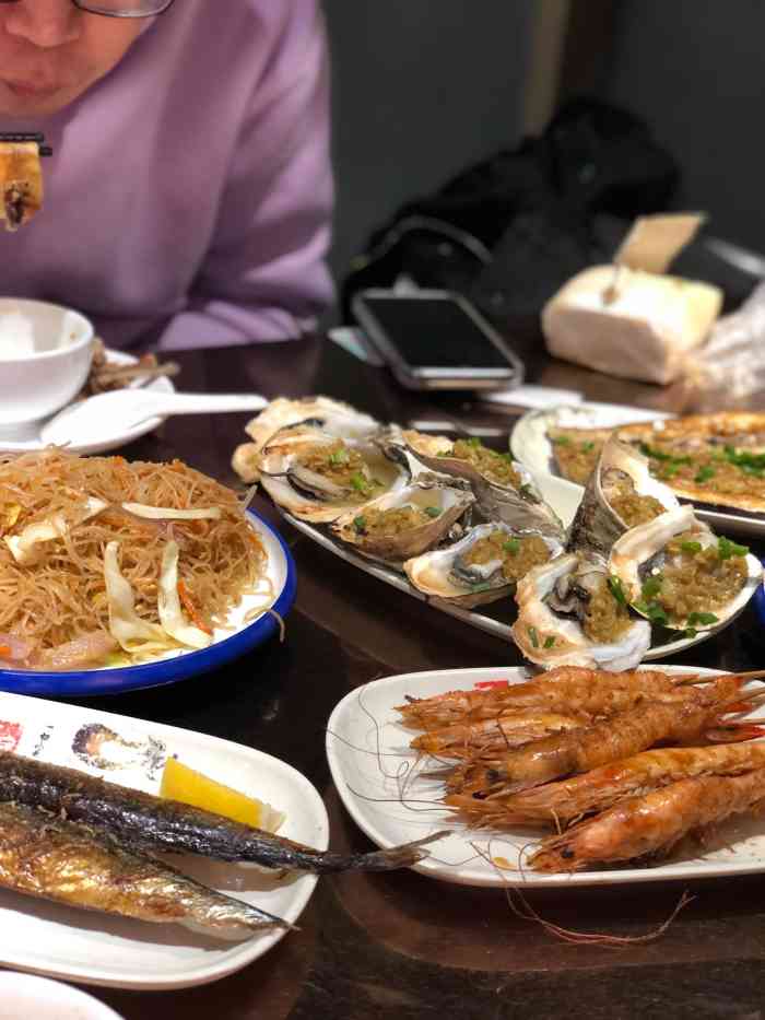 讲饮讲食·烧烤工房(芳和荟店"虽然离得很近,但是还是第一次吃这家