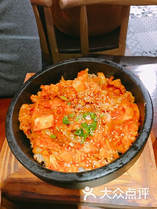 泡菜五花肉石锅拌饭
