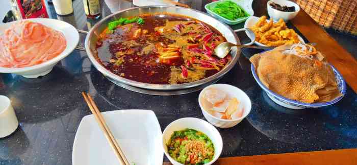热闹里火锅达州罗浮广场店