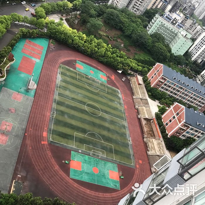 徐悲鸿中学