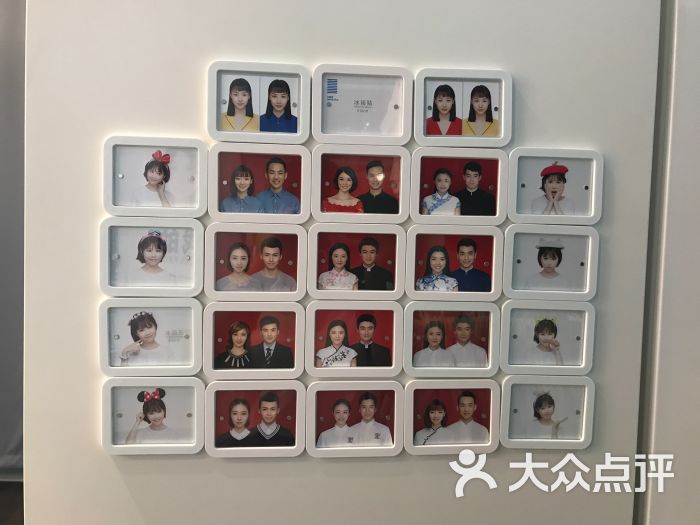 戏精理发师坑了剪了个超级丑的发型所以要找一家五星的照相馆拍证件照