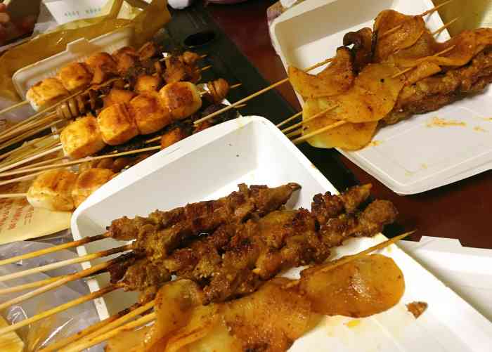 新疆切糕好吃吗_摆摊卖切糕的新疆人_新疆切糕成本