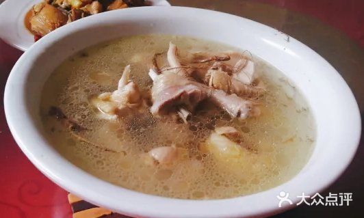 牛奶根炖鸡汤