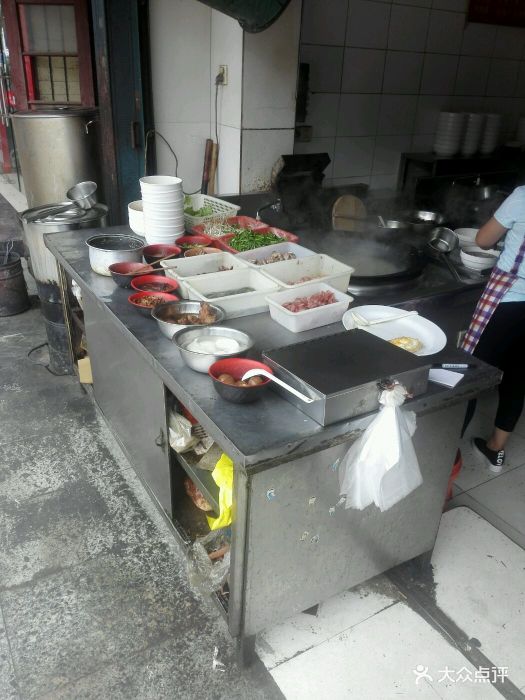 做了一番抉择来吃茶山白美食,路上还看见飞.大学城v美食汤面松江图片