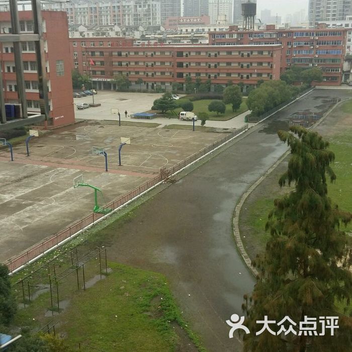 南昌师范学院附属中学