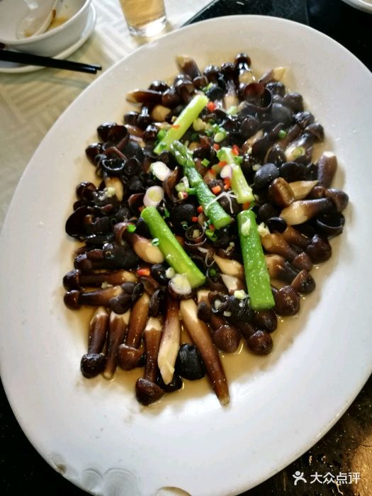 黑鸡菘菇