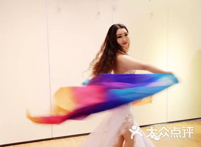 我的可爱萌萌哒小薇老师是个励志款,外表软萌内心强大的漂亮妹子,她很