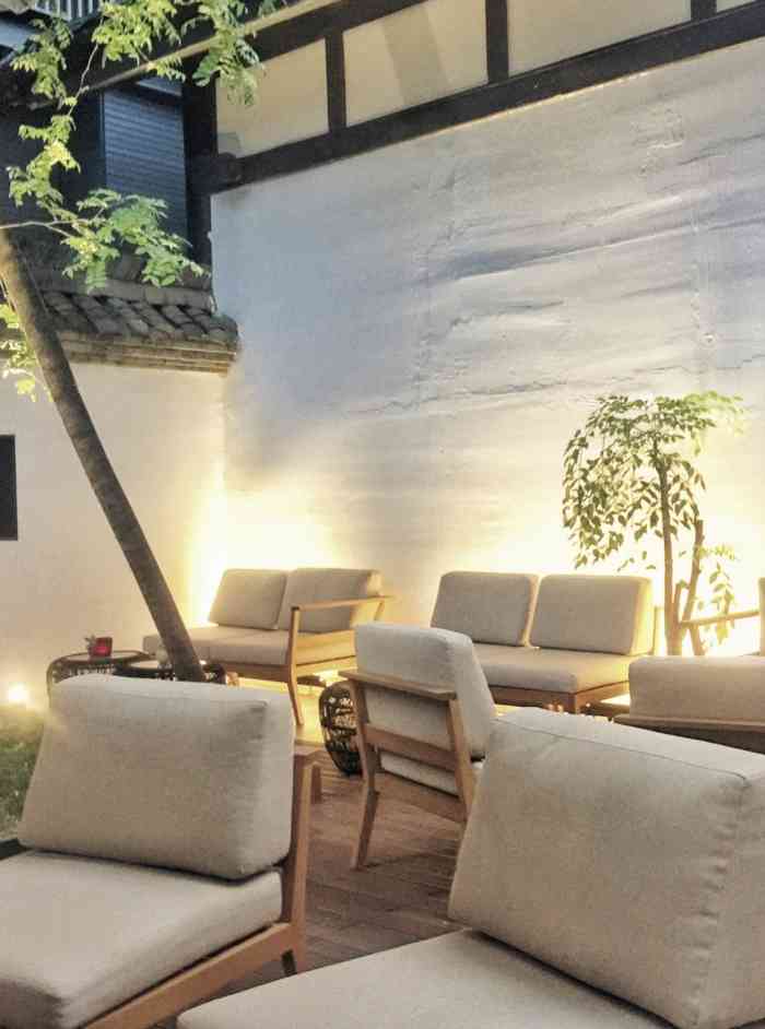 ug·高宅(成都远洋太古里店"因为吃过崇德里,他们两家风格差不多