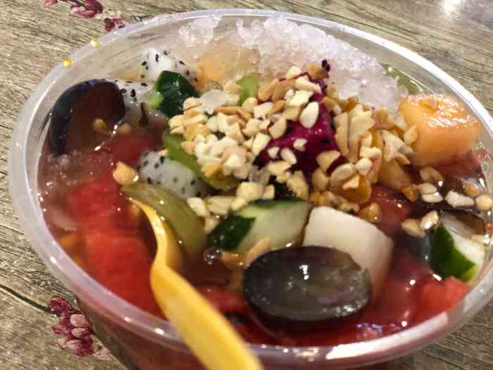 冰浆家族小龙冰粉冰浆-"安顺著名的好吃街上,同款冰粉店街上众多!