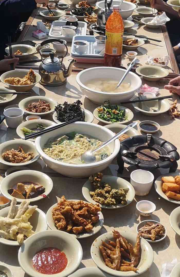 南台岩美食广场-"#山顶美食小广场# 位处清源山山顶,建议.