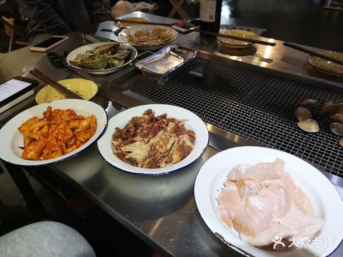 马路牙子地桌烤肉(工体店)五花肉图片