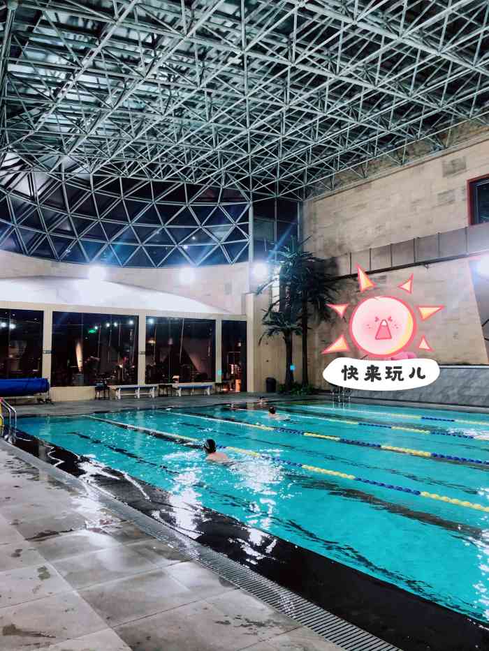 金悦阳光国际游泳健身会所-"地点在公园里,周围环境也