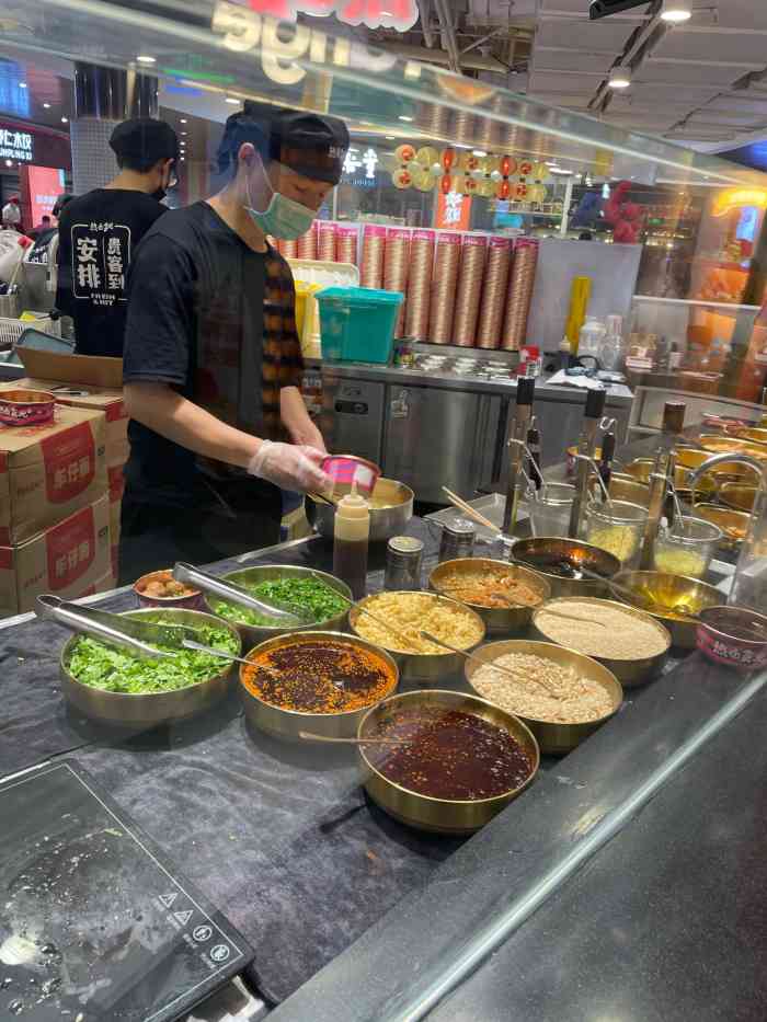 热卤食光(日月光店「招牌肥肠卤面[礼花:地标,就在日月.