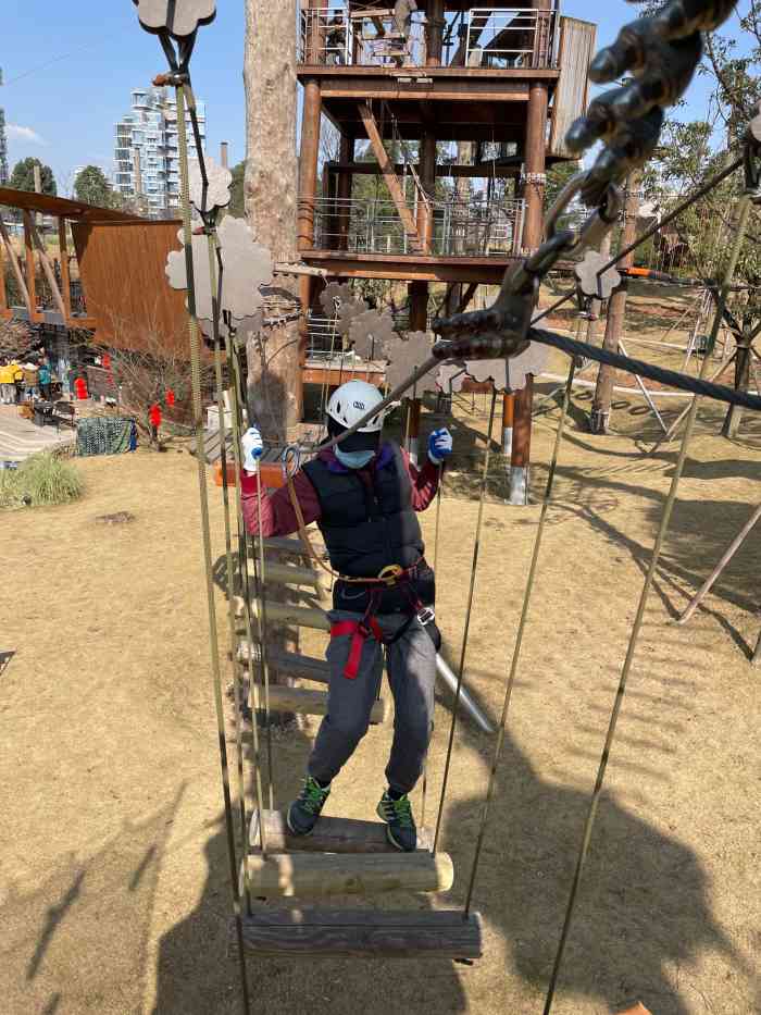 麓小跳s冒险湾丛林飞跃-"位于天府新区麓客岛,很好玩的一个地方,门.