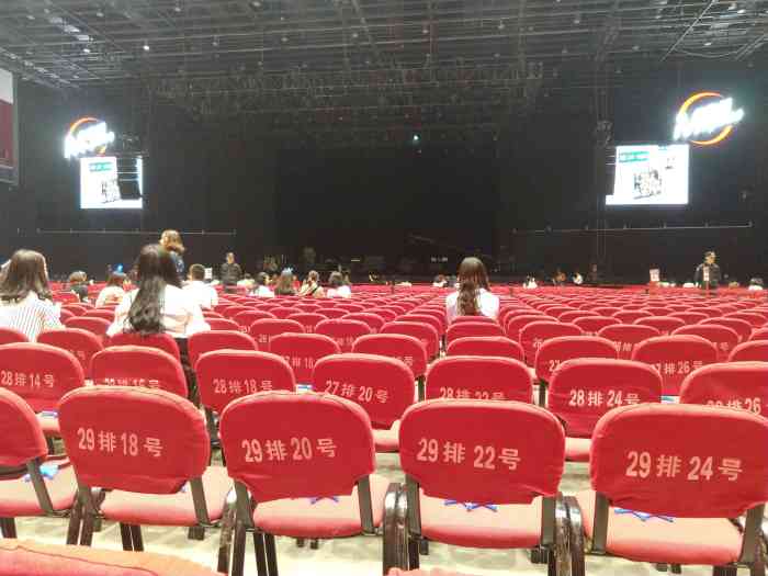 华熙live·528m空间-"这个演出场馆就在华熙528艺术村里,周边.