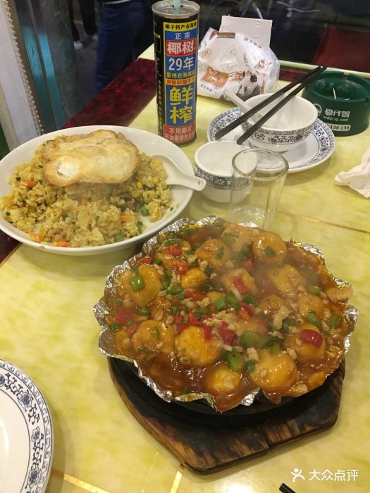 天太热,怕进厨房,在楼下餐厅解决晚饭。小.-玉