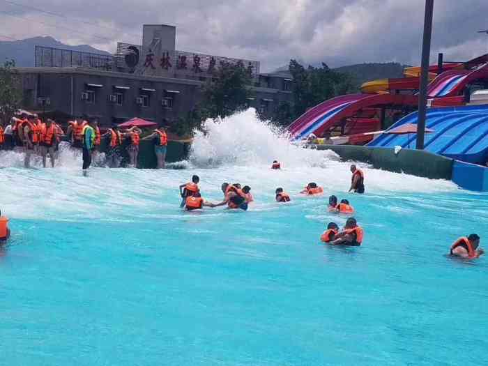 漫水湾庆林温泉度假山庄-"位置很好找,高速公路口,也