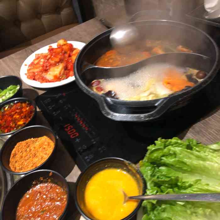 火炉火自助餐(荟聚宜家店"服务态度很好,但是味道…一般般东西很多