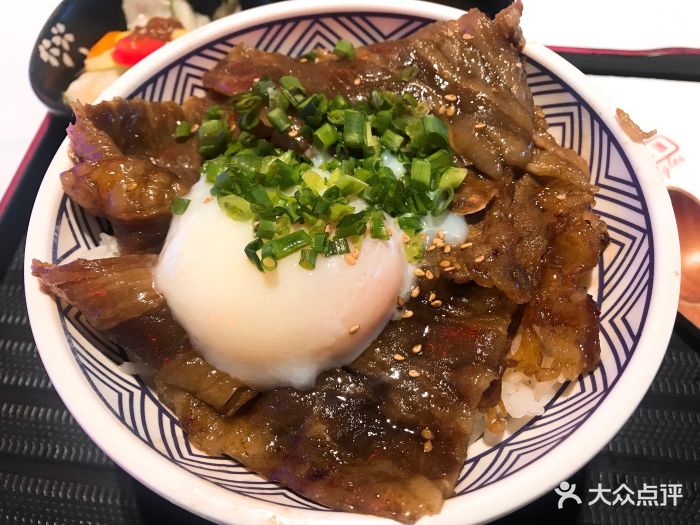 日出烧牛丼