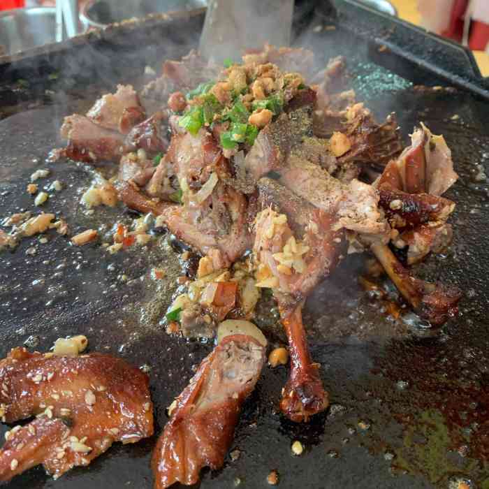 徐记茶油铁板烤鸭[糖果]地址:群众路靠近五一中路的交叉口.